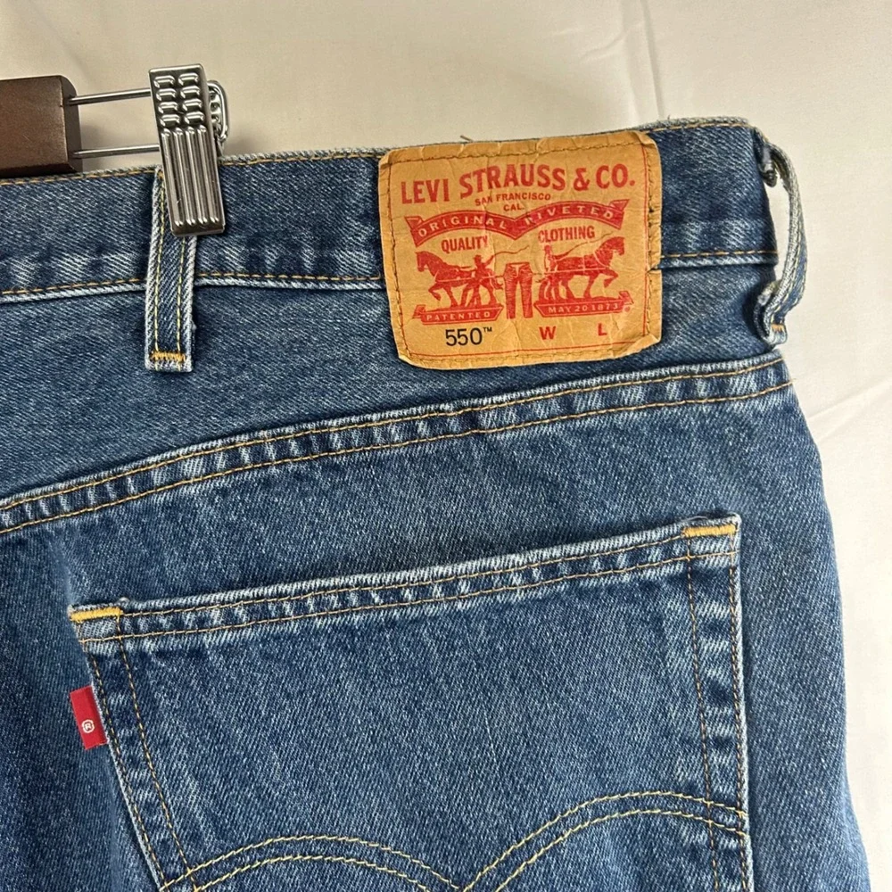 Levi's 550 Relaxed Fit Jeans Men 52x30 Medium Wash Blue Tapered Leg Denim